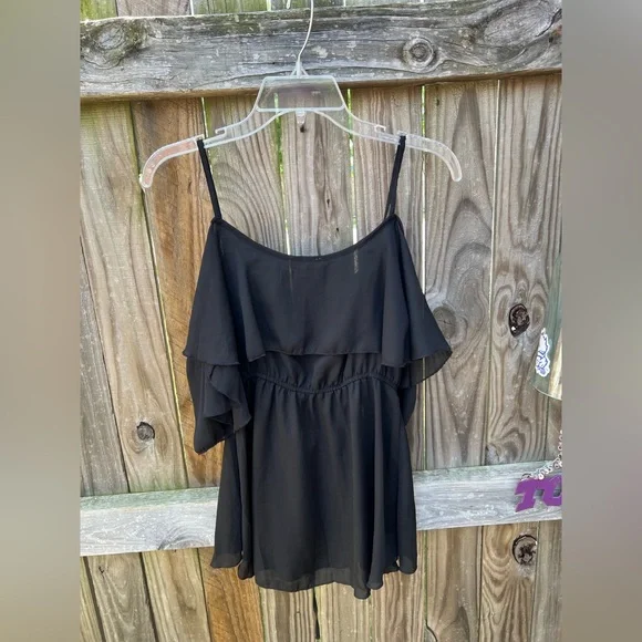 👗Charlotte Russe black cold shoulder top - Picture 9 of 10